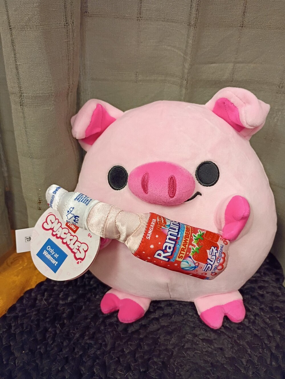NWT Zuru Snackles Series 3 Anna The Pink Piggy Holding Bottle Of Ramune Size 8 "